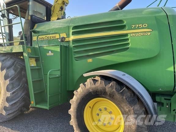 John Deere 7750 Fälthackar