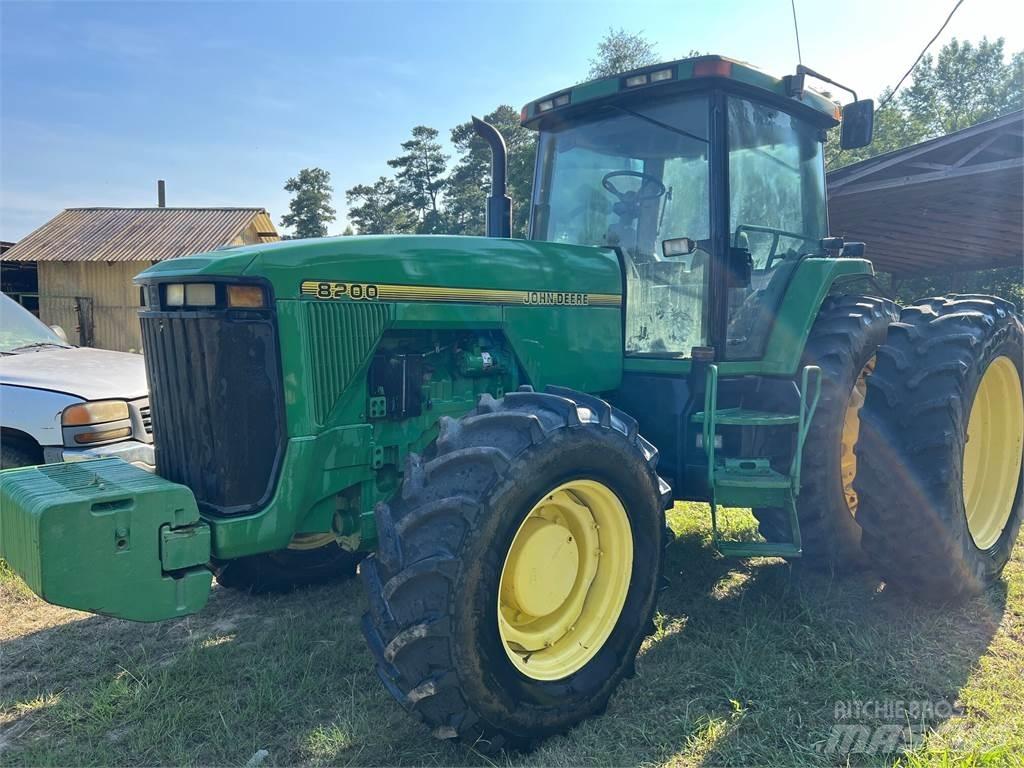 John Deere 8200 Traktorer