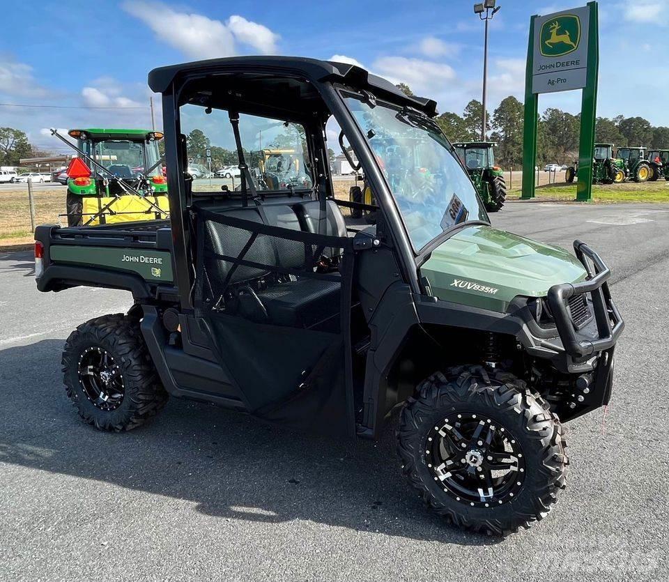 John Deere 835M Redskapsbärare