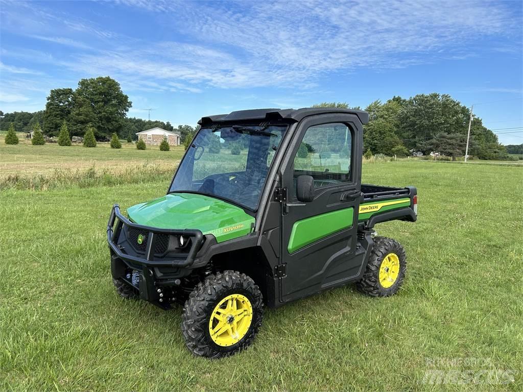 John Deere 835M Redskapsbärare