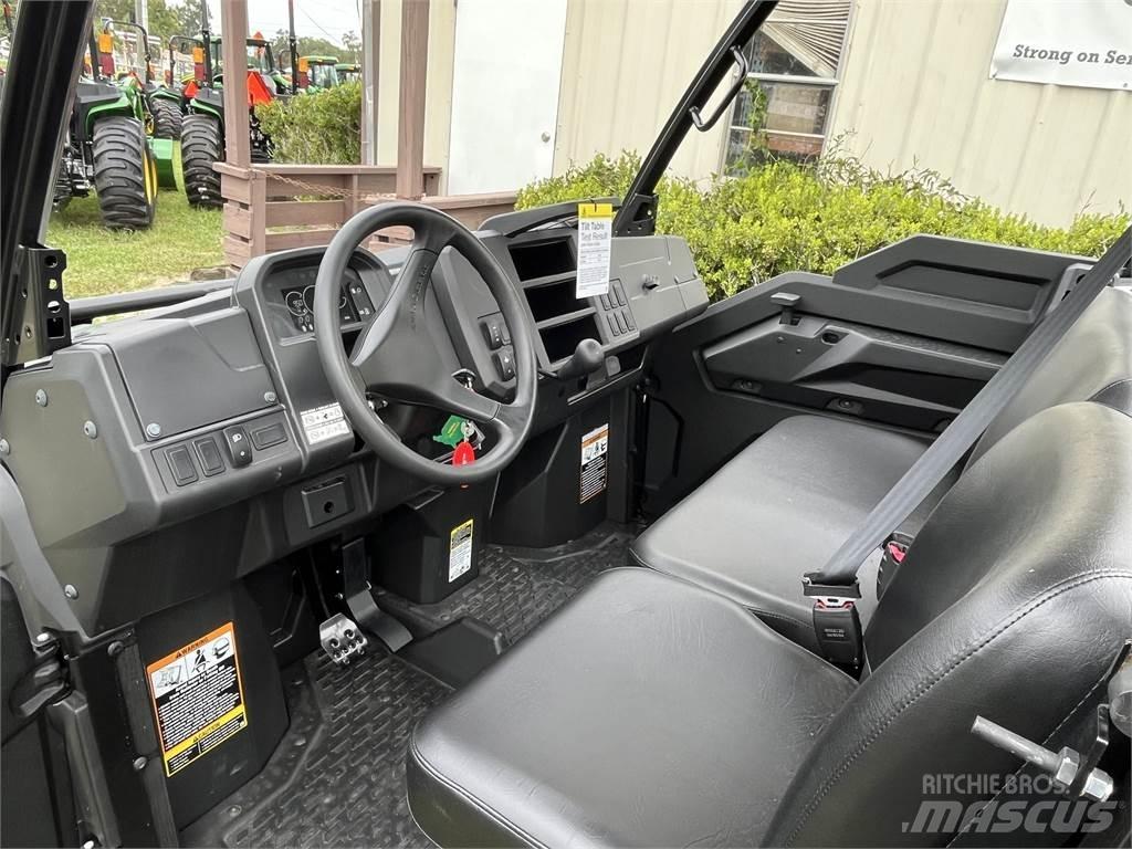 John Deere 835M Redskapsbärare