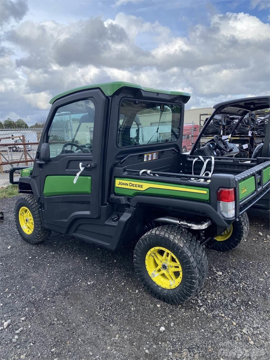 John Deere 835R Redskapsbärare