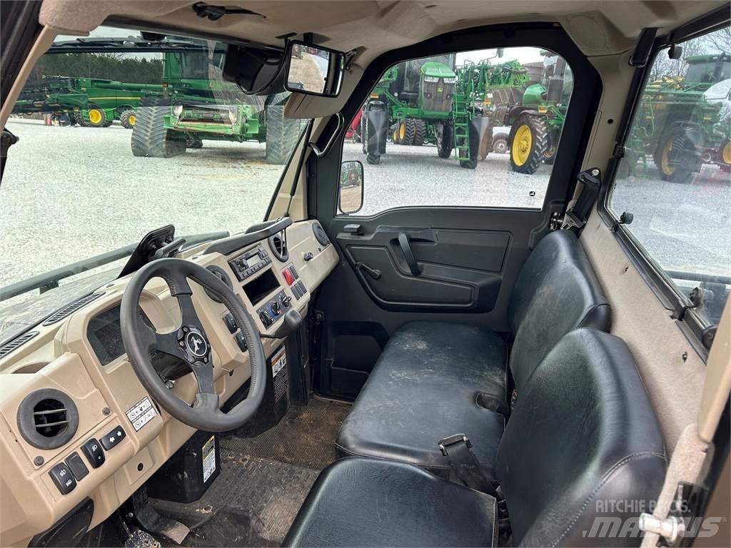 John Deere 835R Redskapsbärare