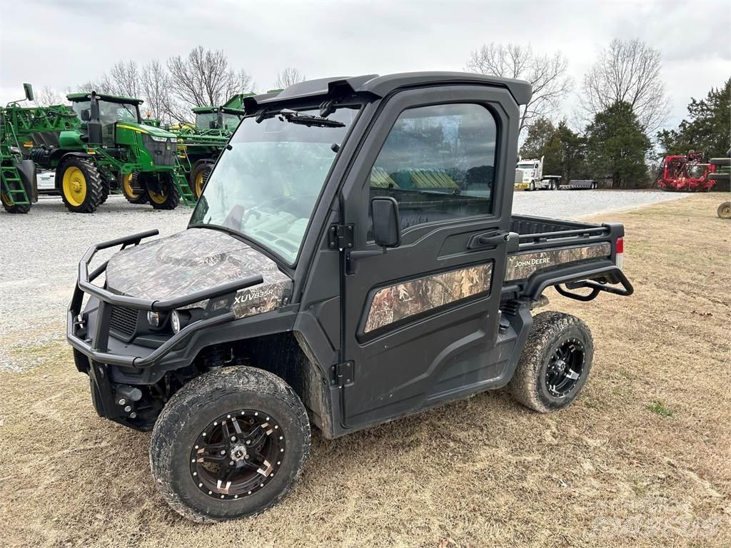 John Deere 835R Redskapsbärare