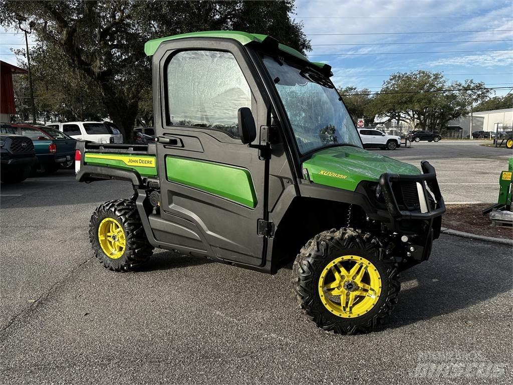 John Deere 835R Redskapsbärare
