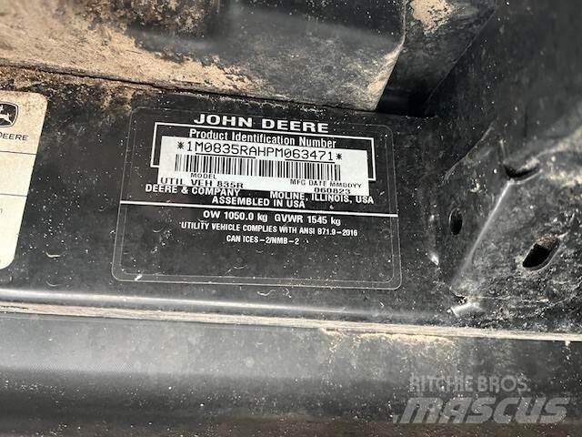 John Deere 835R Redskapsbärare