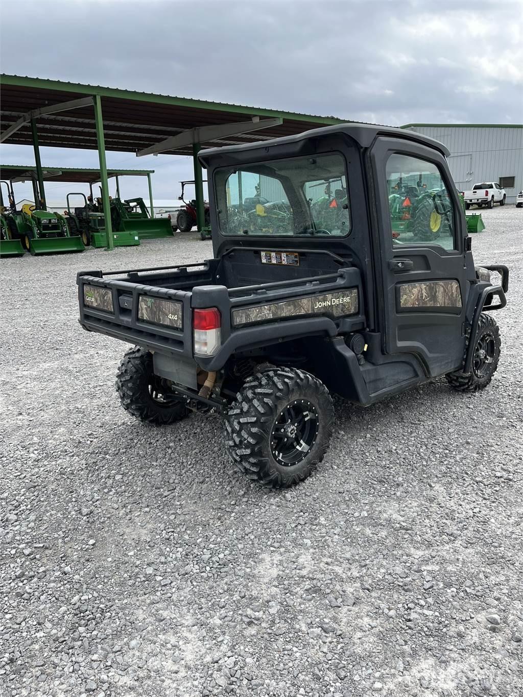 John Deere 835R Redskapsbärare