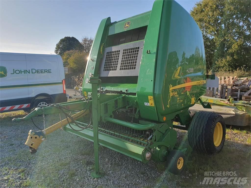 John Deere 854 Rundbalspressar