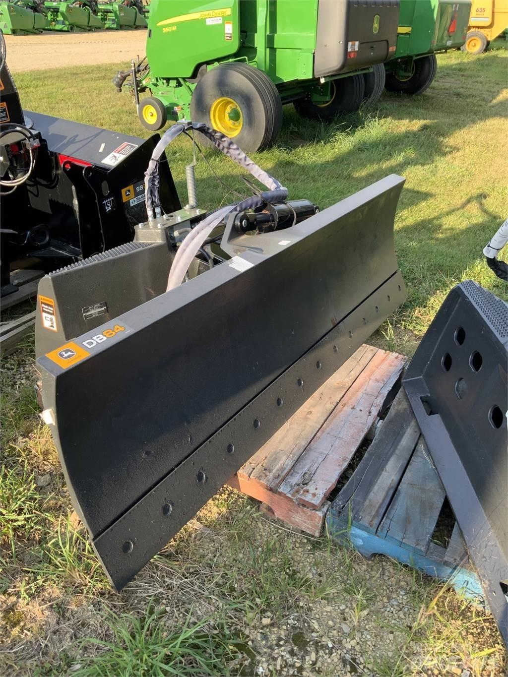John Deere DB84 Entreprenad - Övrigt