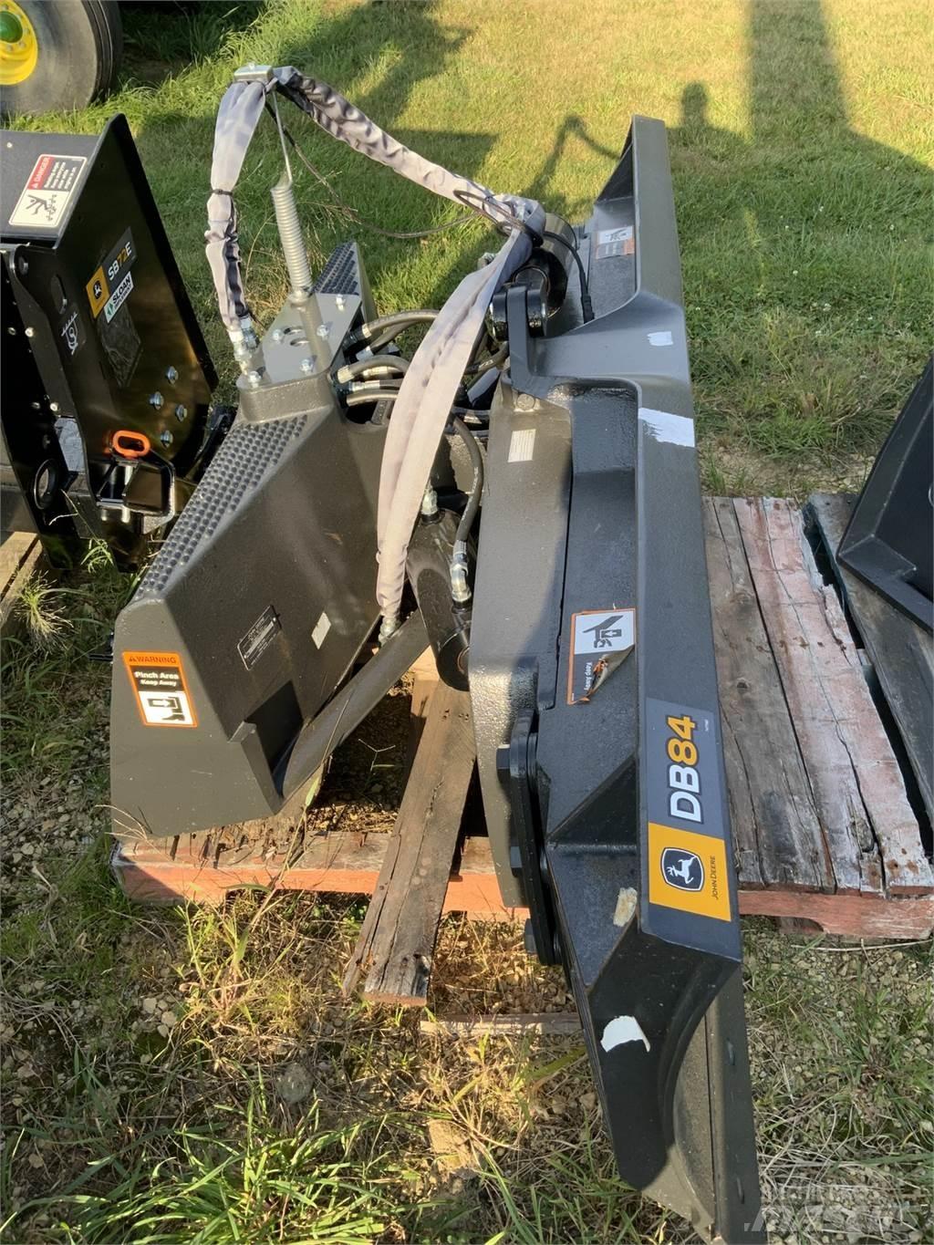 John Deere DB84 Entreprenad - Övrigt