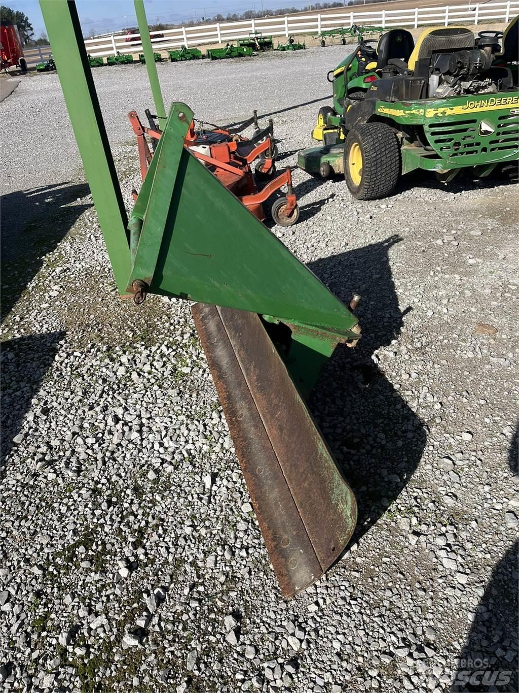 John Deere RB60 Snöblad och plogar