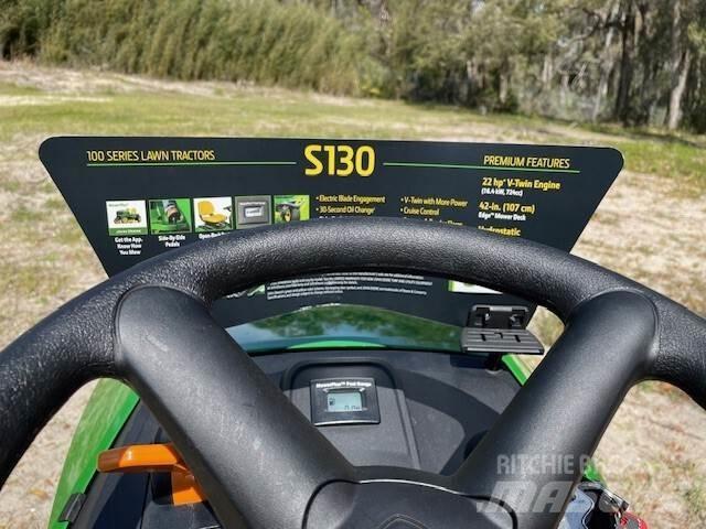 John Deere S130 Åkgräsklippare