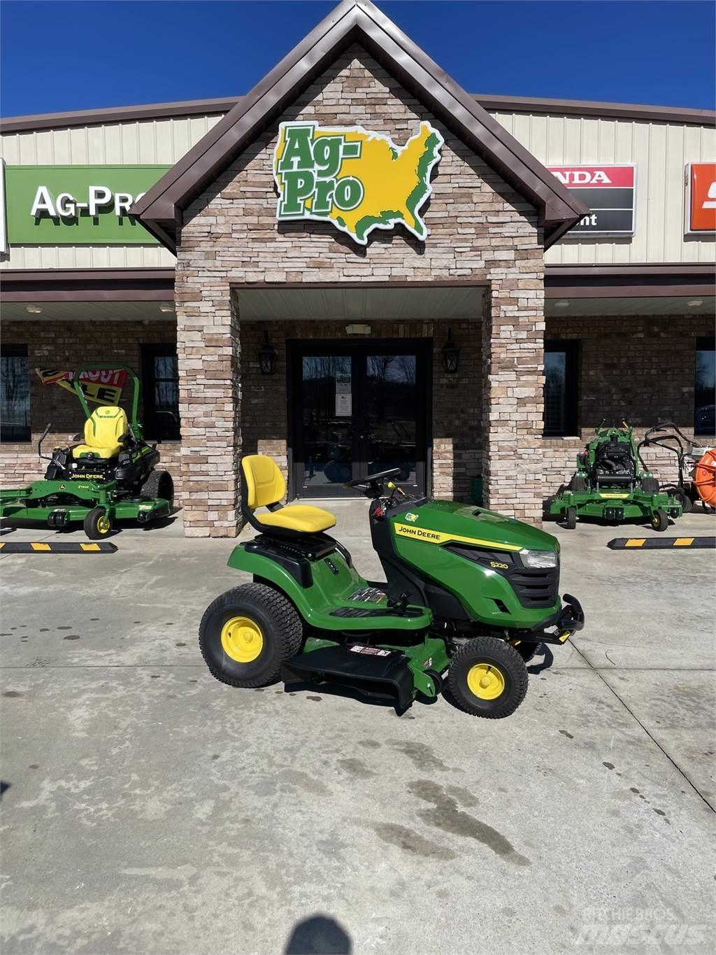 John Deere S220 Åkgräsklippare