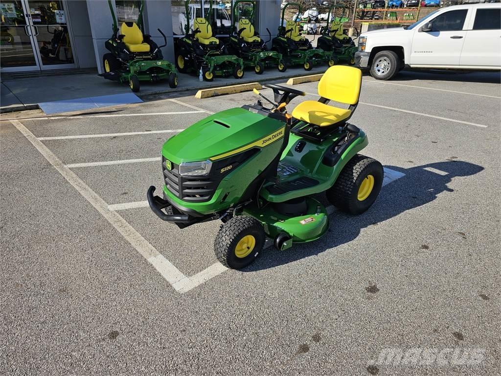 John Deere S220 Åkgräsklippare