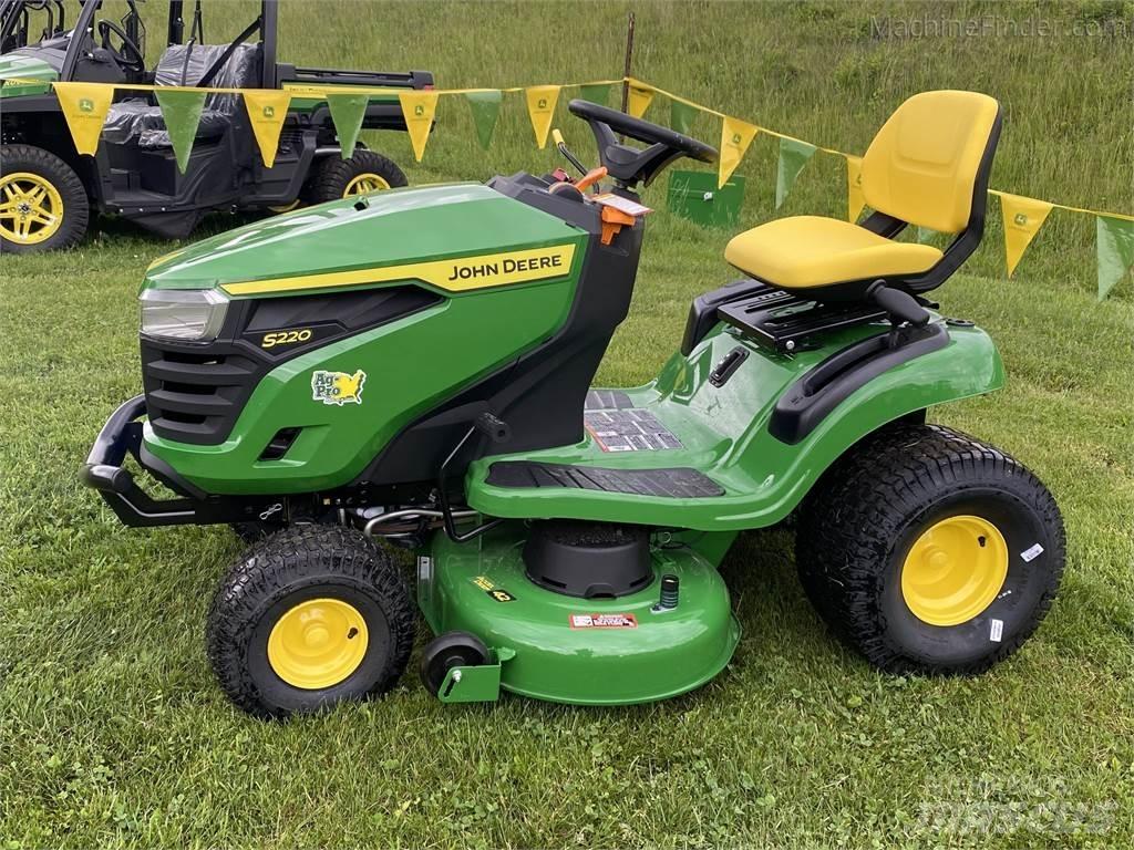 John Deere S220 Åkgräsklippare