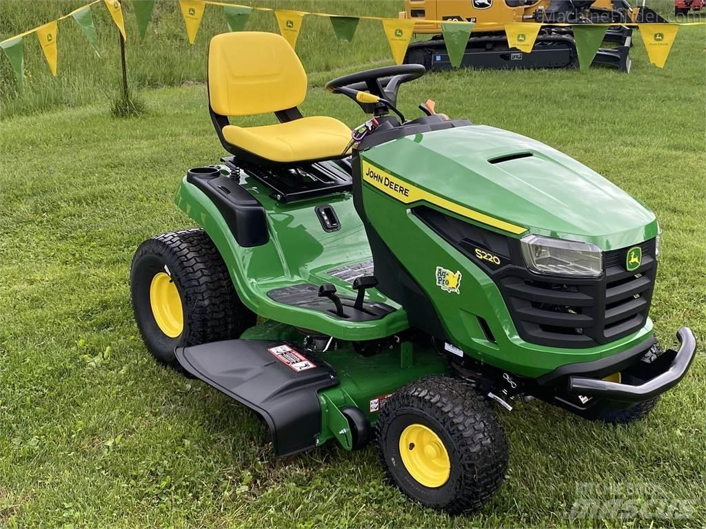 John Deere S220 Åkgräsklippare