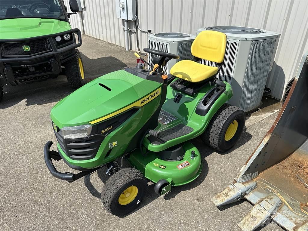 John Deere S220 Åkgräsklippare