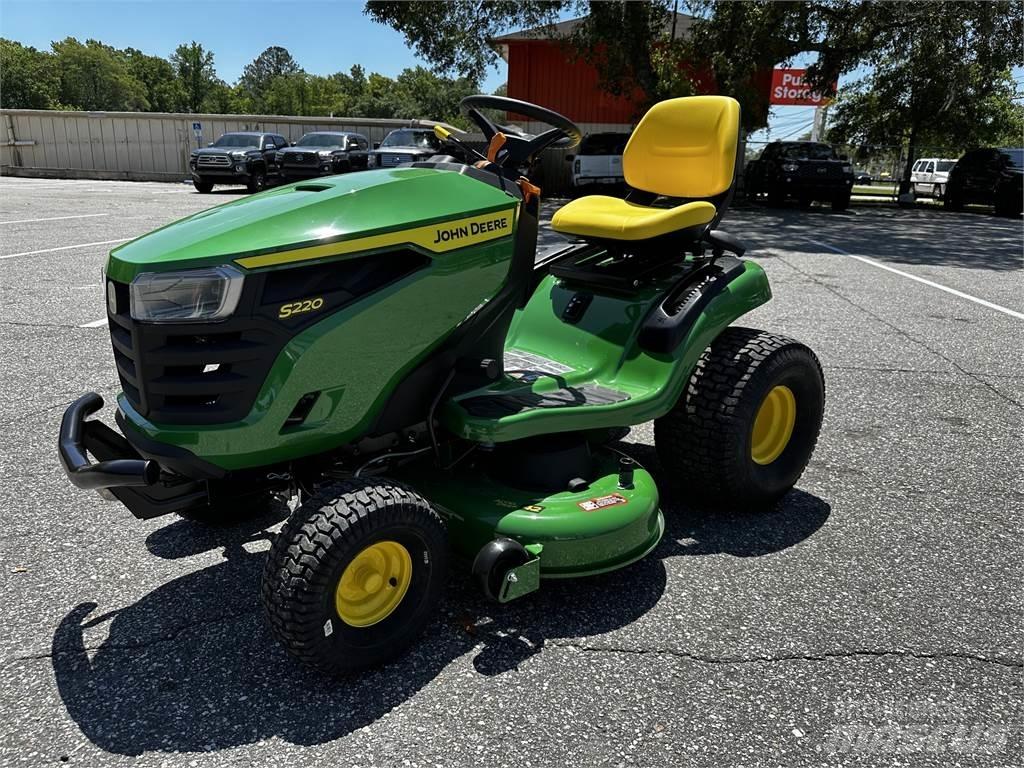 John Deere S220 Åkgräsklippare