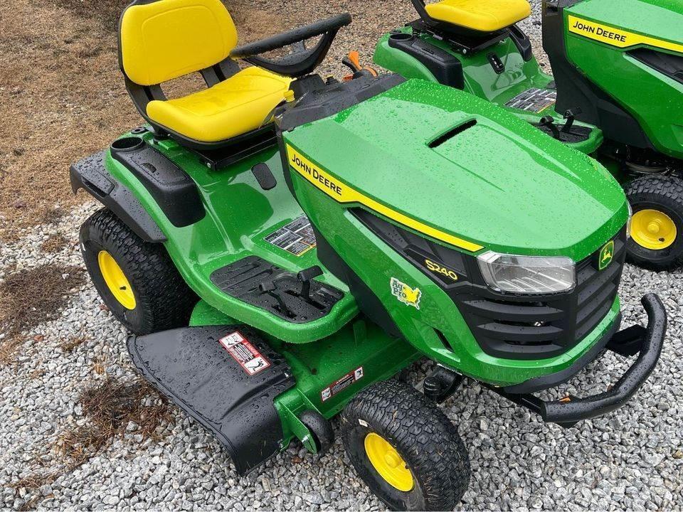 John Deere S240 Kompakttraktorer