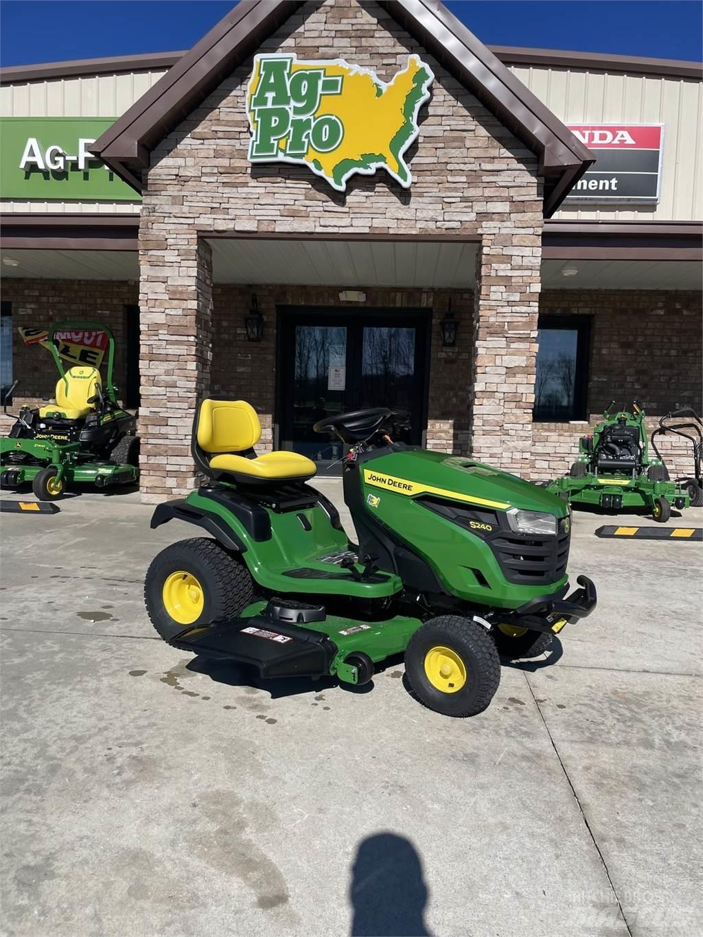 John Deere S240 Kompakttraktorer