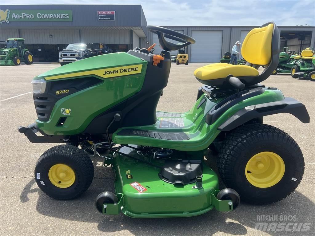 John Deere S240 Kompakttraktorer