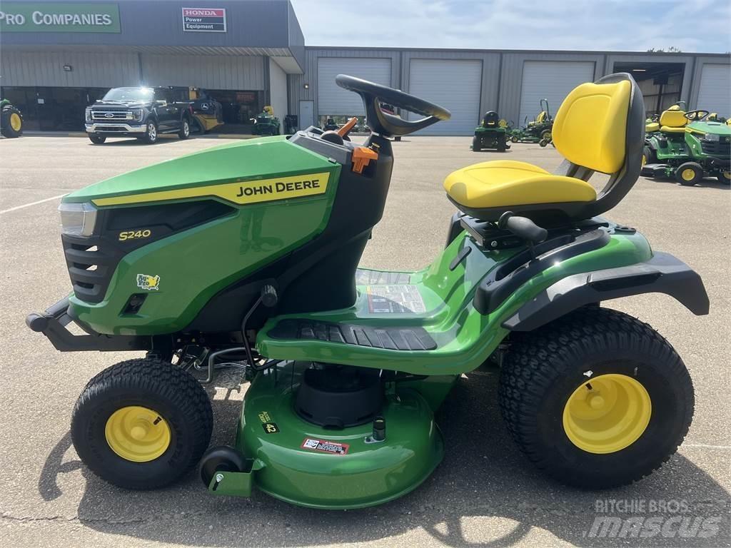 John Deere S240 Kompakttraktorer