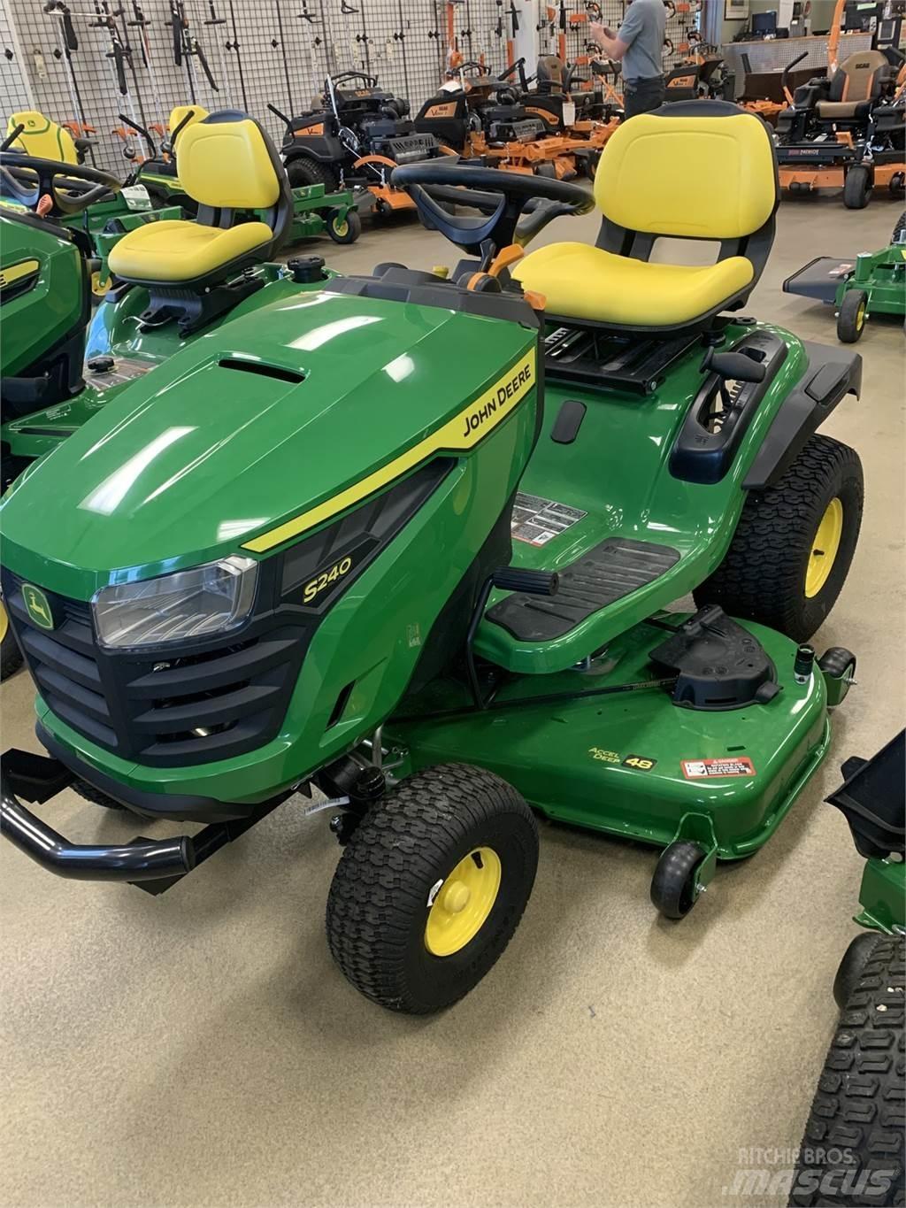 John Deere S240 Kompakttraktorer
