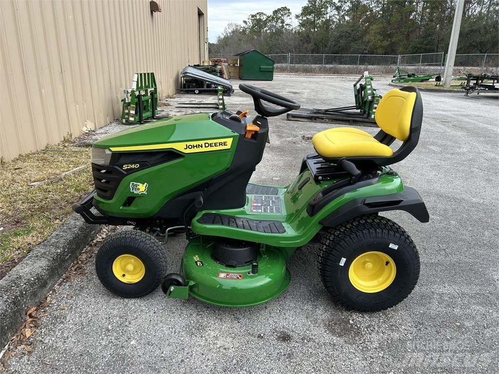 John Deere S240 Kompakttraktorer