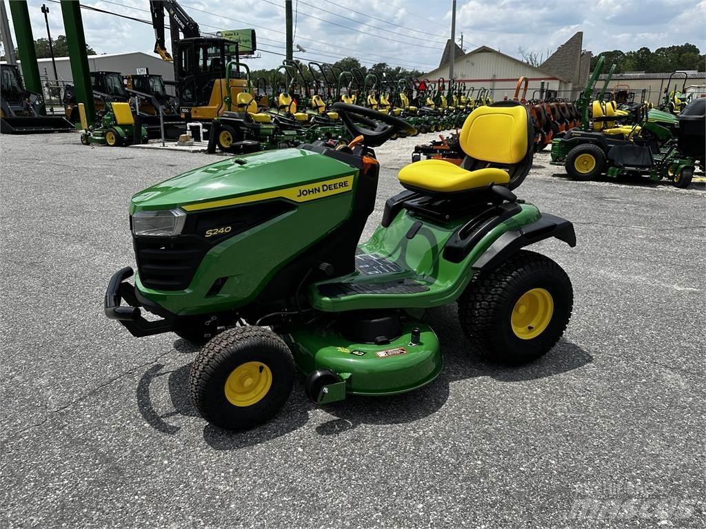 John Deere S240 Kompakttraktorer