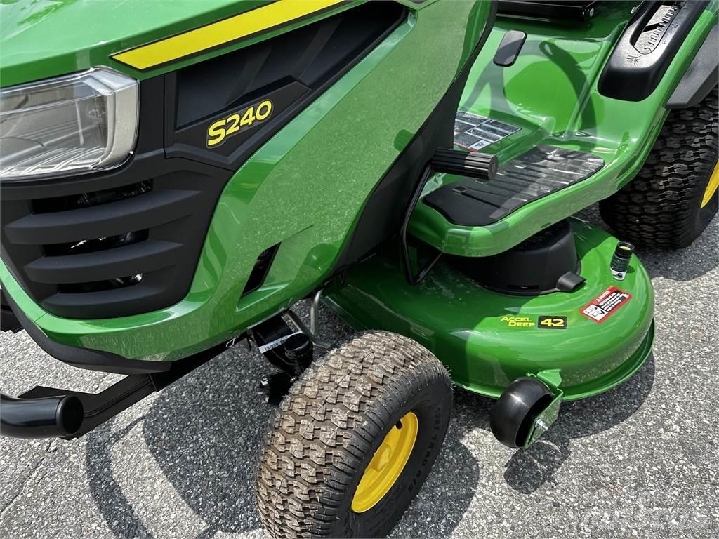 John Deere S240 Kompakttraktorer