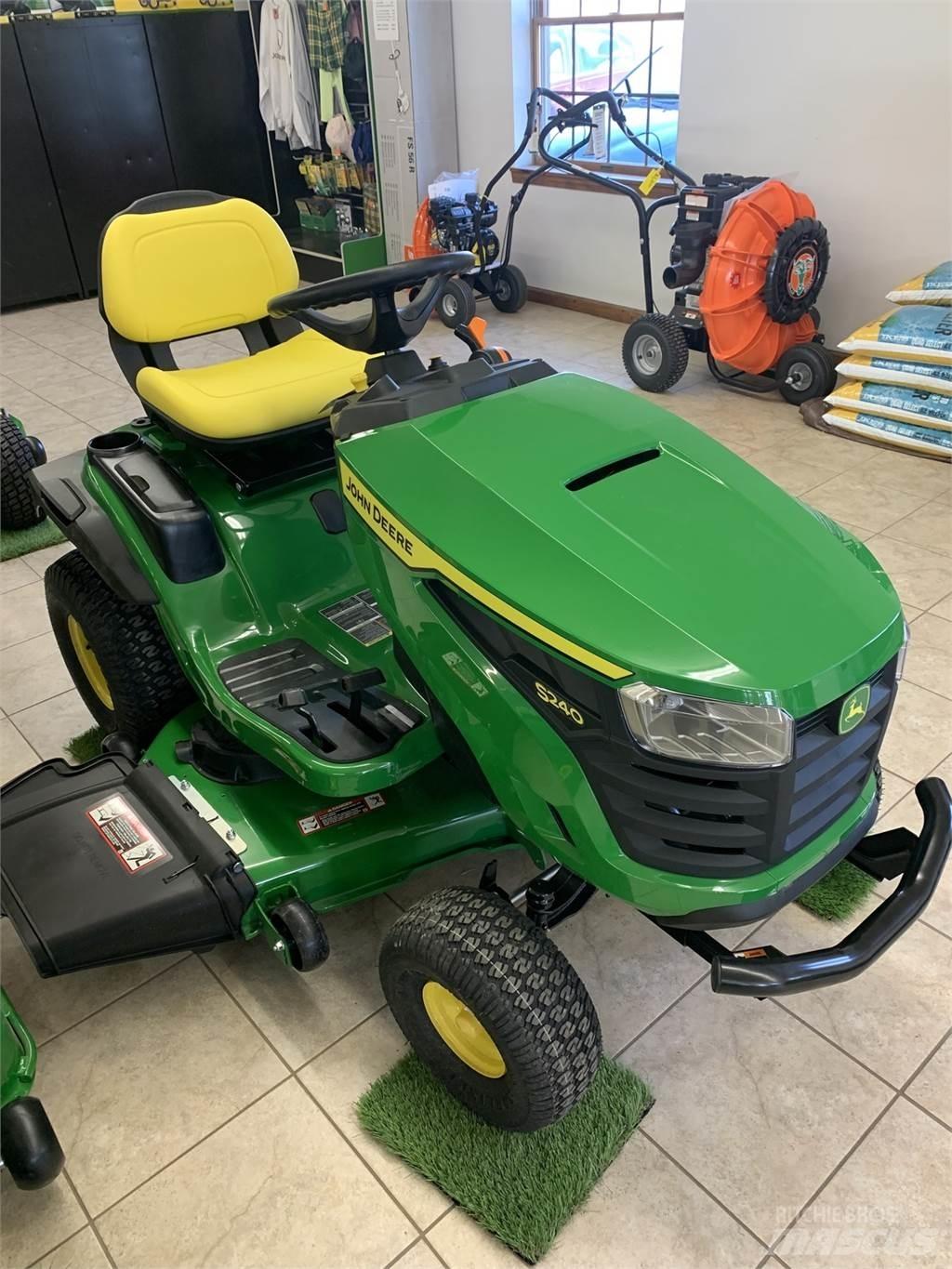 John Deere S240 Kompakttraktorer