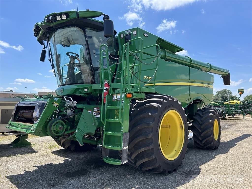 John Deere S790 Skördetröskor