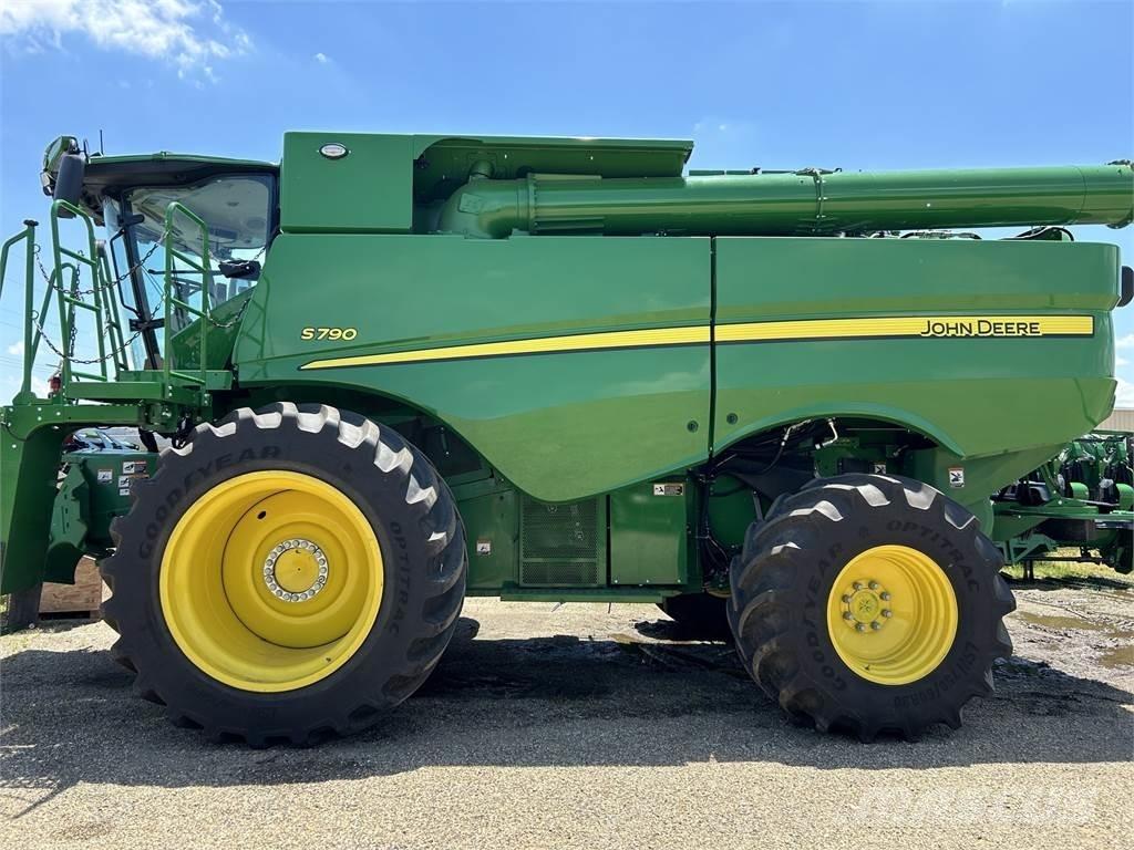 John Deere S790 Skördetröskor