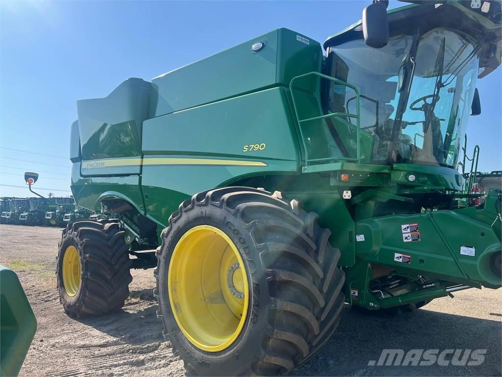 John Deere S790 Skördetröskor