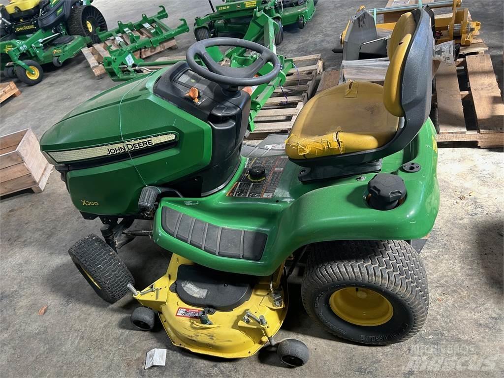 John Deere X300 Åkgräsklippare