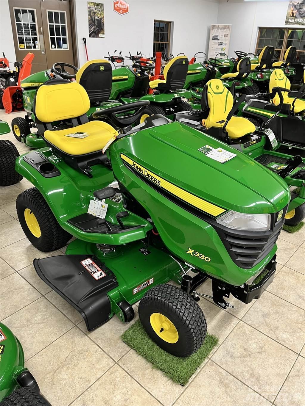 John Deere X330 Kompakttraktorer