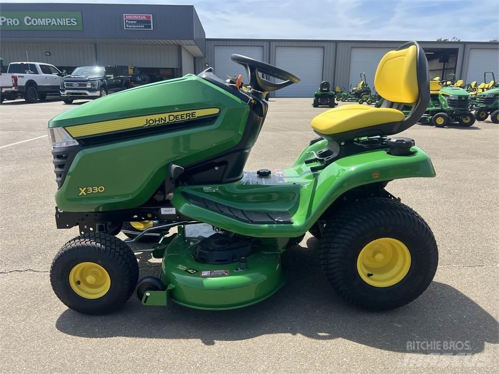 John Deere X330 Kompakttraktorer