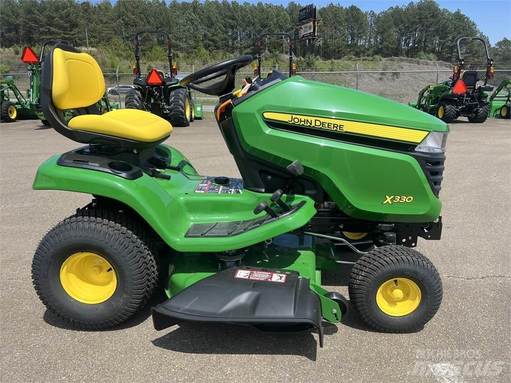 John Deere X330 Kompakttraktorer