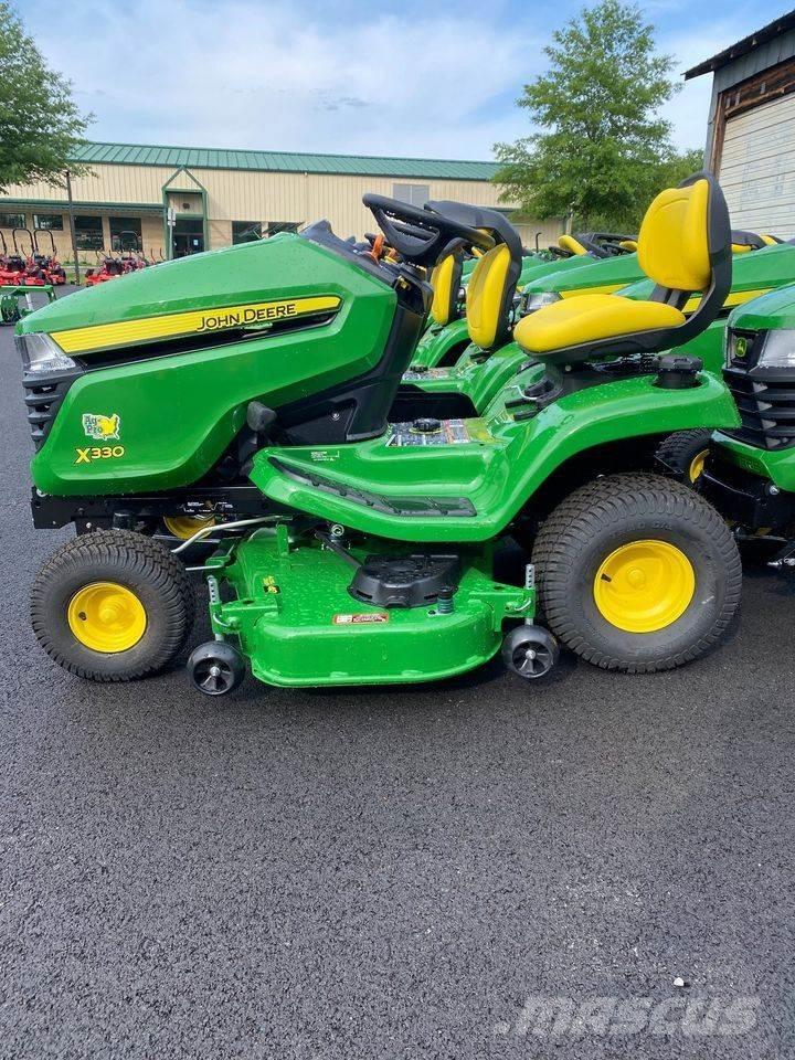 John Deere X330 Kompakttraktorer