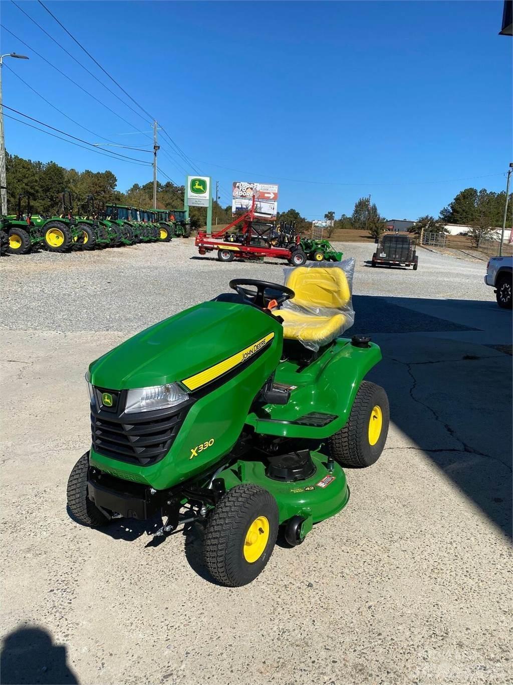 John Deere X330 Kompakttraktorer