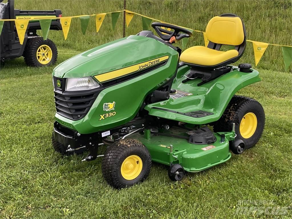 John Deere X330 Kompakttraktorer