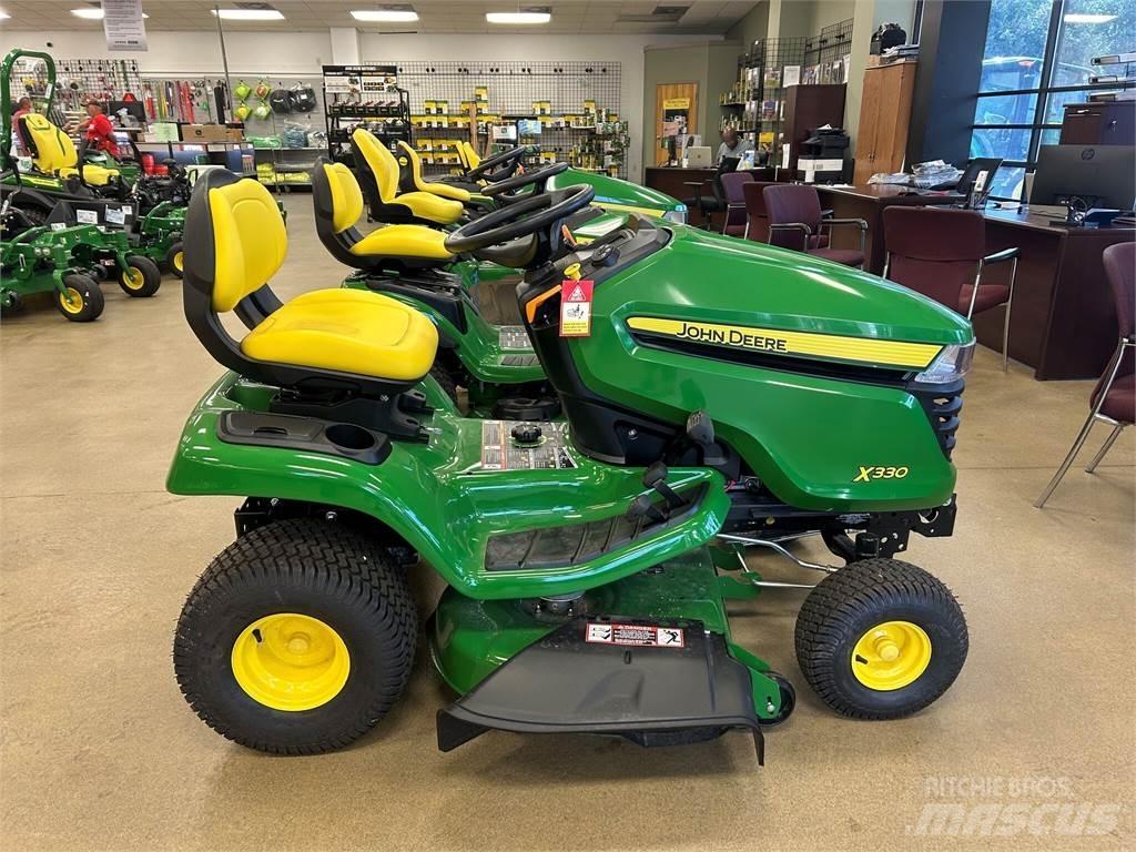John Deere X330 Kompakttraktorer