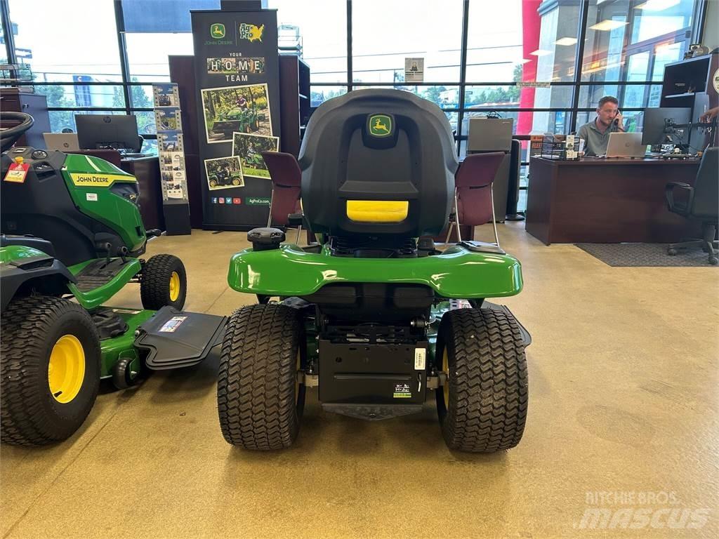 John Deere X330 Kompakttraktorer