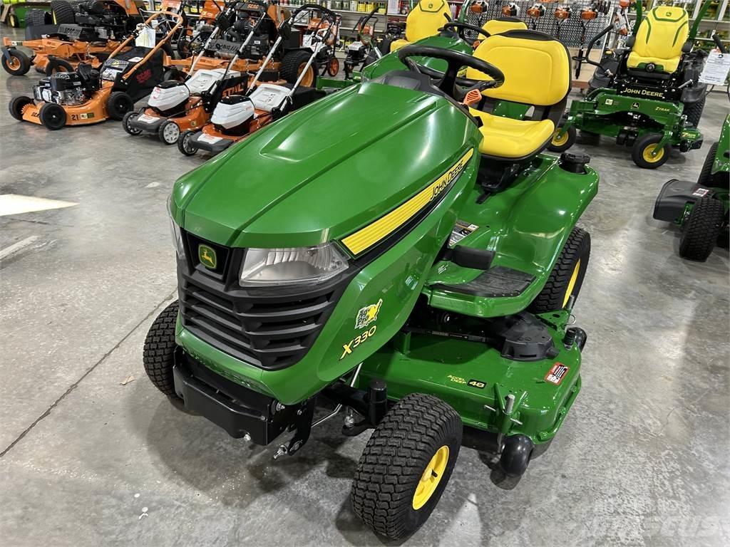 John Deere X330 Kompakttraktorer
