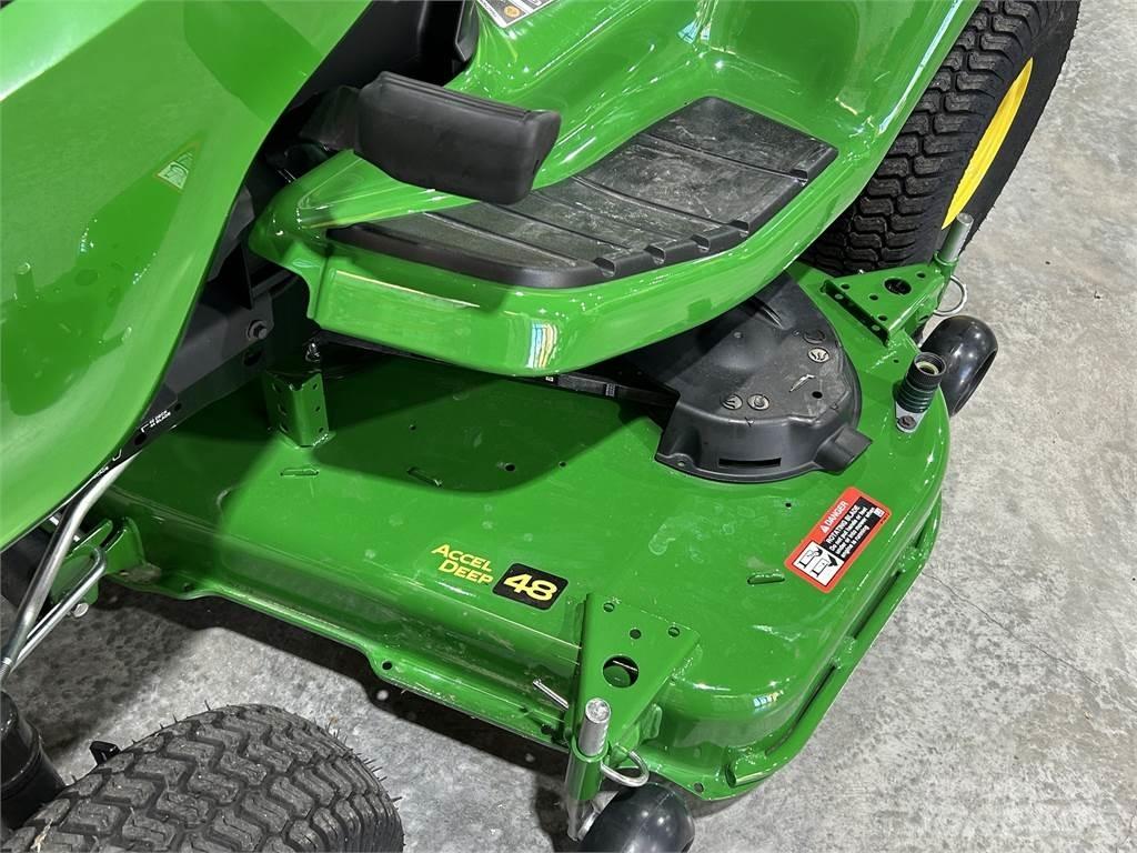 John Deere X330 Kompakttraktorer