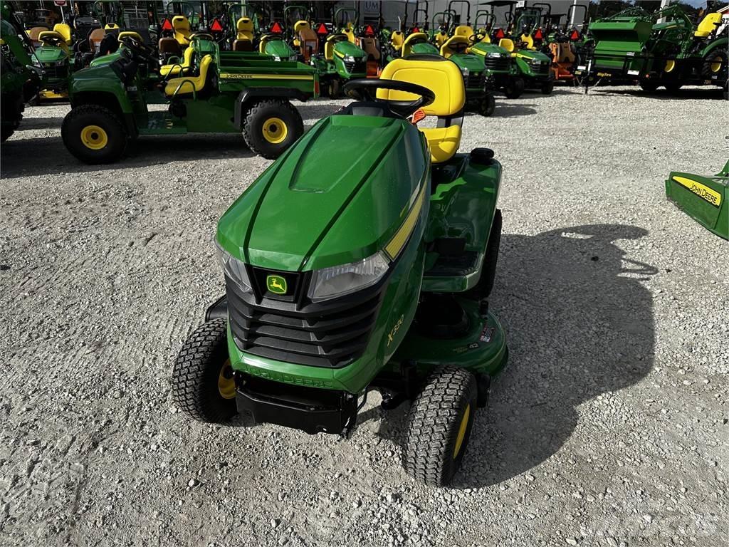 John Deere X330 Kompakttraktorer