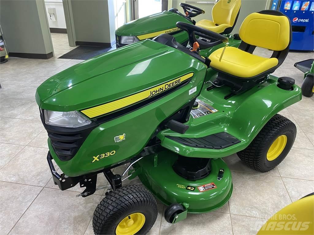 John Deere X330 Kompakttraktorer