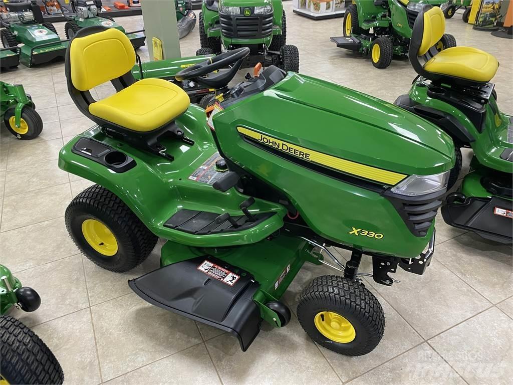 John Deere X330 Kompakttraktorer