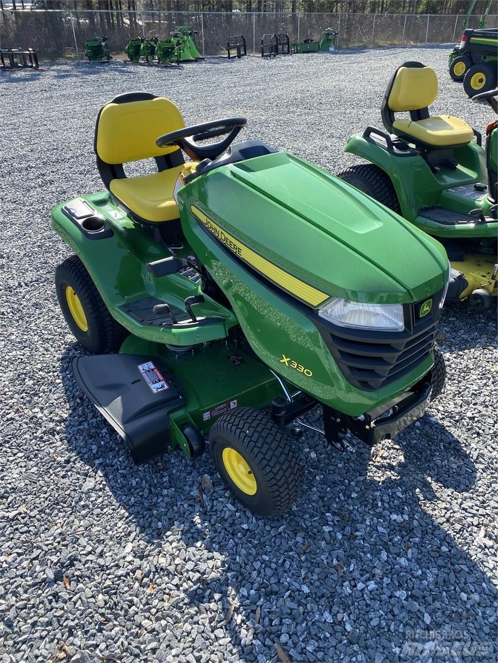 John Deere X330 Kompakttraktorer