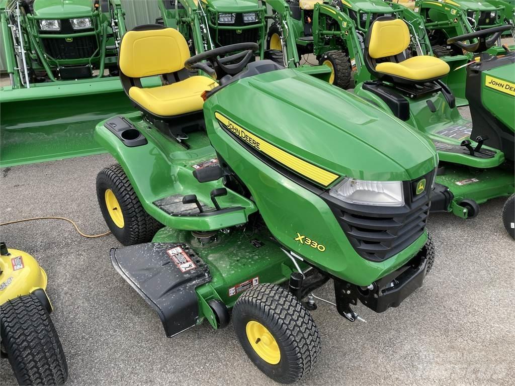 John Deere X330 Kompakttraktorer